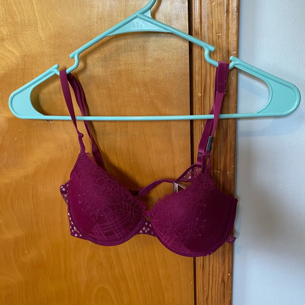 Victoria secret! Brand New Bra ! Super cute pattern on back size 34C! Demi Bra